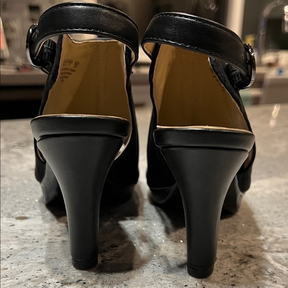 NWOB Naturalizer Elegant Black Leather and Black Suede Women's Slingback Heels - Picture 6 of 8